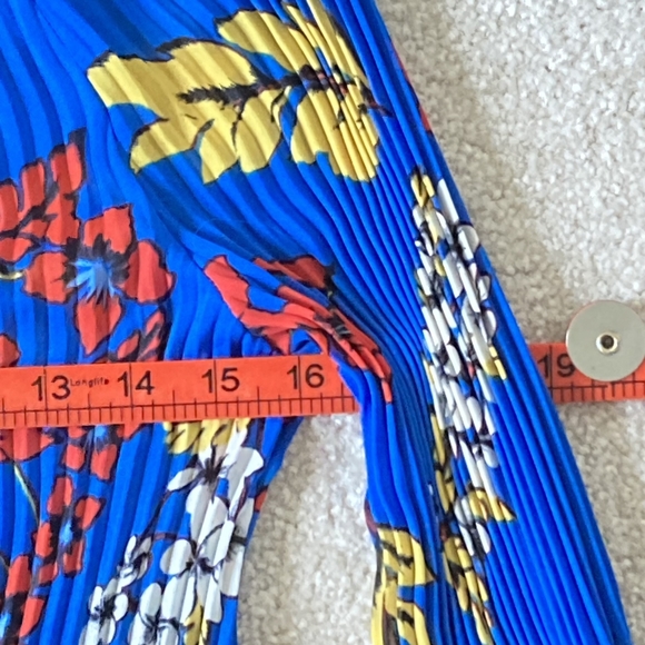 Designer Sample Pleated Floral Chiffon Blouse - UK Size 8/10 -Unique and Elegant - Picture 12 of 13